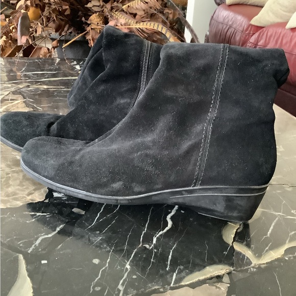 Lacanadienne black suede low wedge heel boots size 8 - Picture 5 of 10